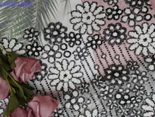 قماش مطرز بالترتر باللونين الأسود والأبيض