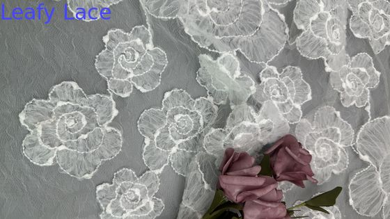 النمط القديم القماش المطريز 3D الأزهار البيضاء التل القماش للخطط الزفافية العروس
