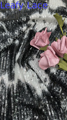 ملابس سوداء وبيضاء مُطرزة لأناقة لـ AW Season لـ Lady Party